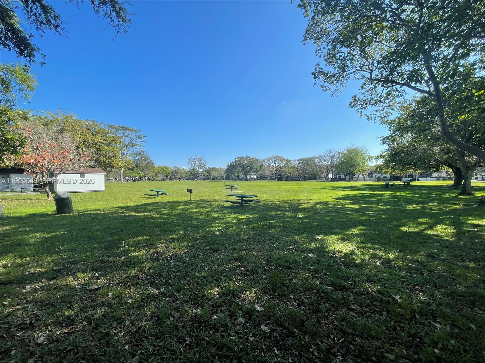 COUNTRY LAKE MANORS SEC 3 - Residential
