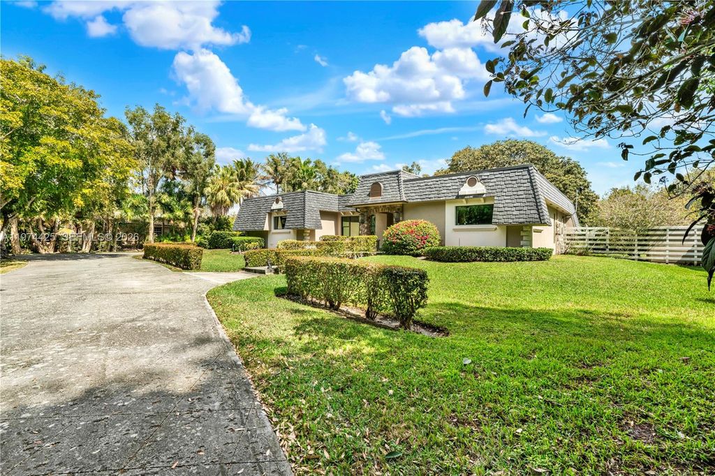 Photo of 4001 SW 130th Ave, Miramar, FL 33027 (MLS # A11974425)