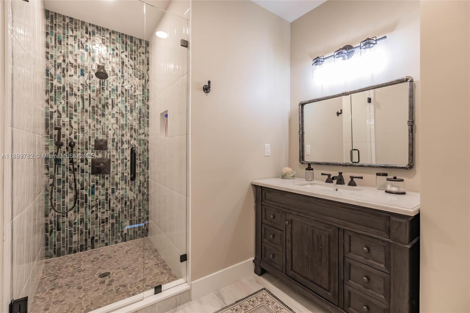 JUPITER KEY 2 - Residential Lease