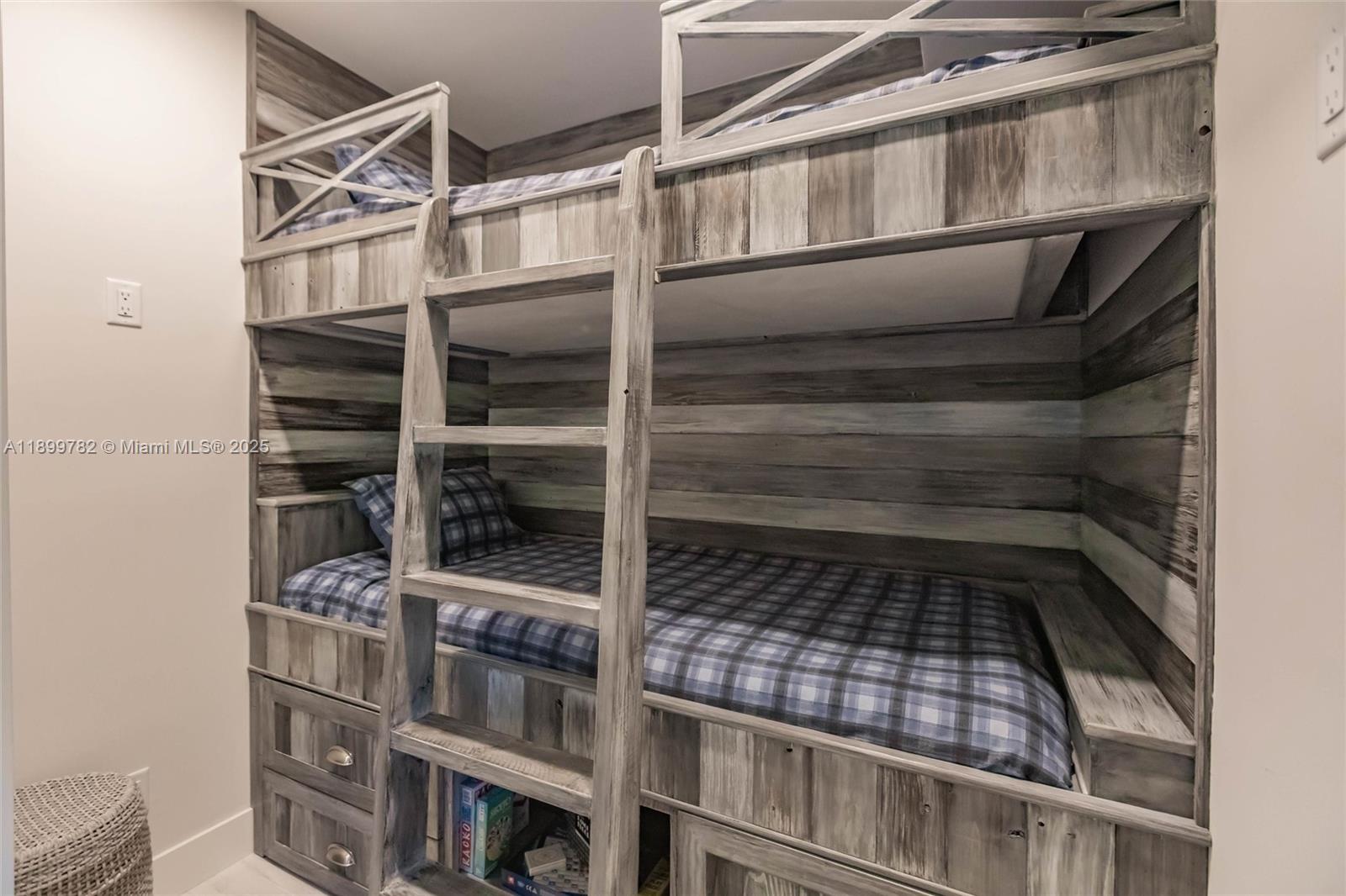 JUPITER KEY 2 - Residential Lease