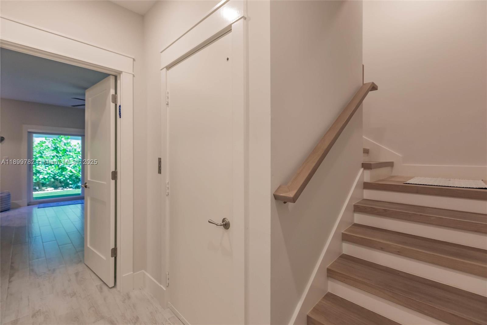 JUPITER KEY 2 - Residential Lease