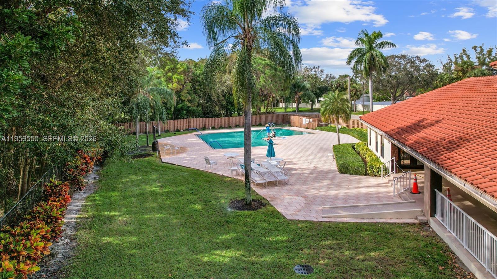 LAKE WINDWOOD CONDO - Residential