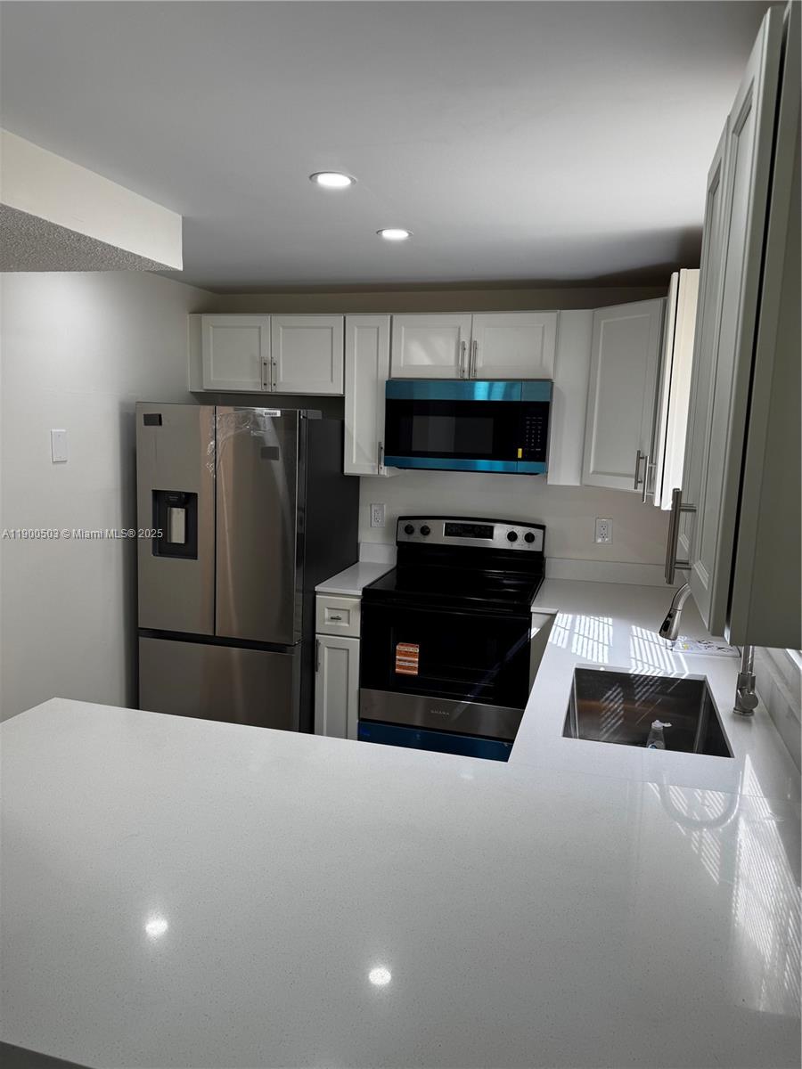 WOOD HUE IV CONDO - Residential Lease