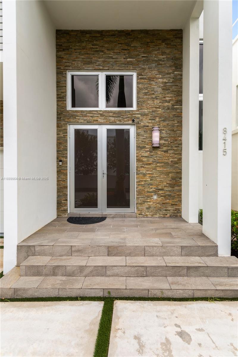 OASIS PARK SQUARE AT DORA - Residential