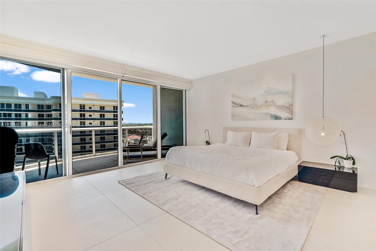 MAJESTIC TOWER - Residential