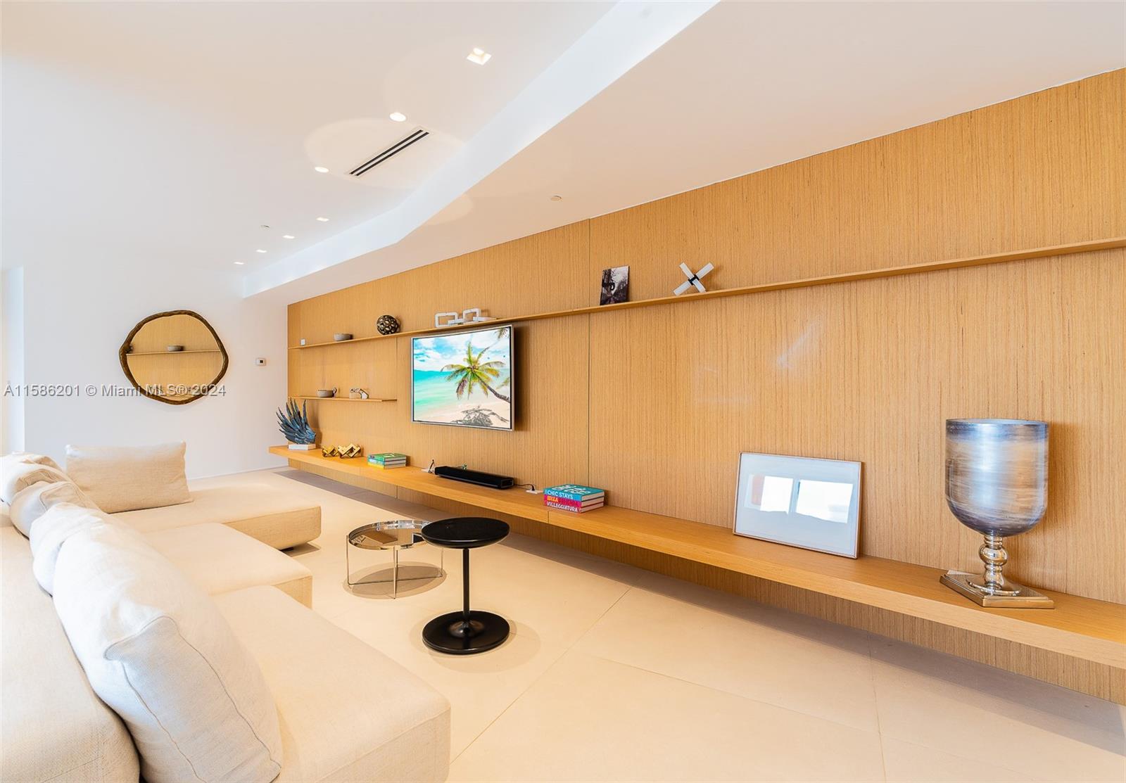 MAJESTIC TOWER - Residential