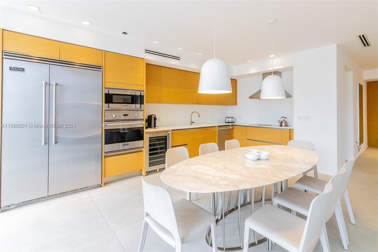 MAJESTIC TOWER - Residential