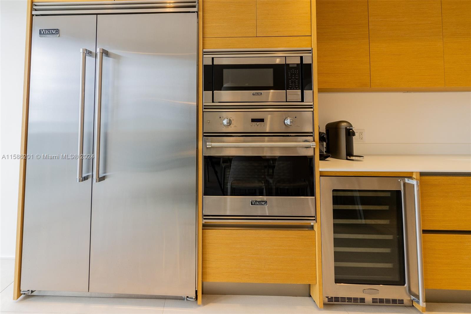 MAJESTIC TOWER - Residential