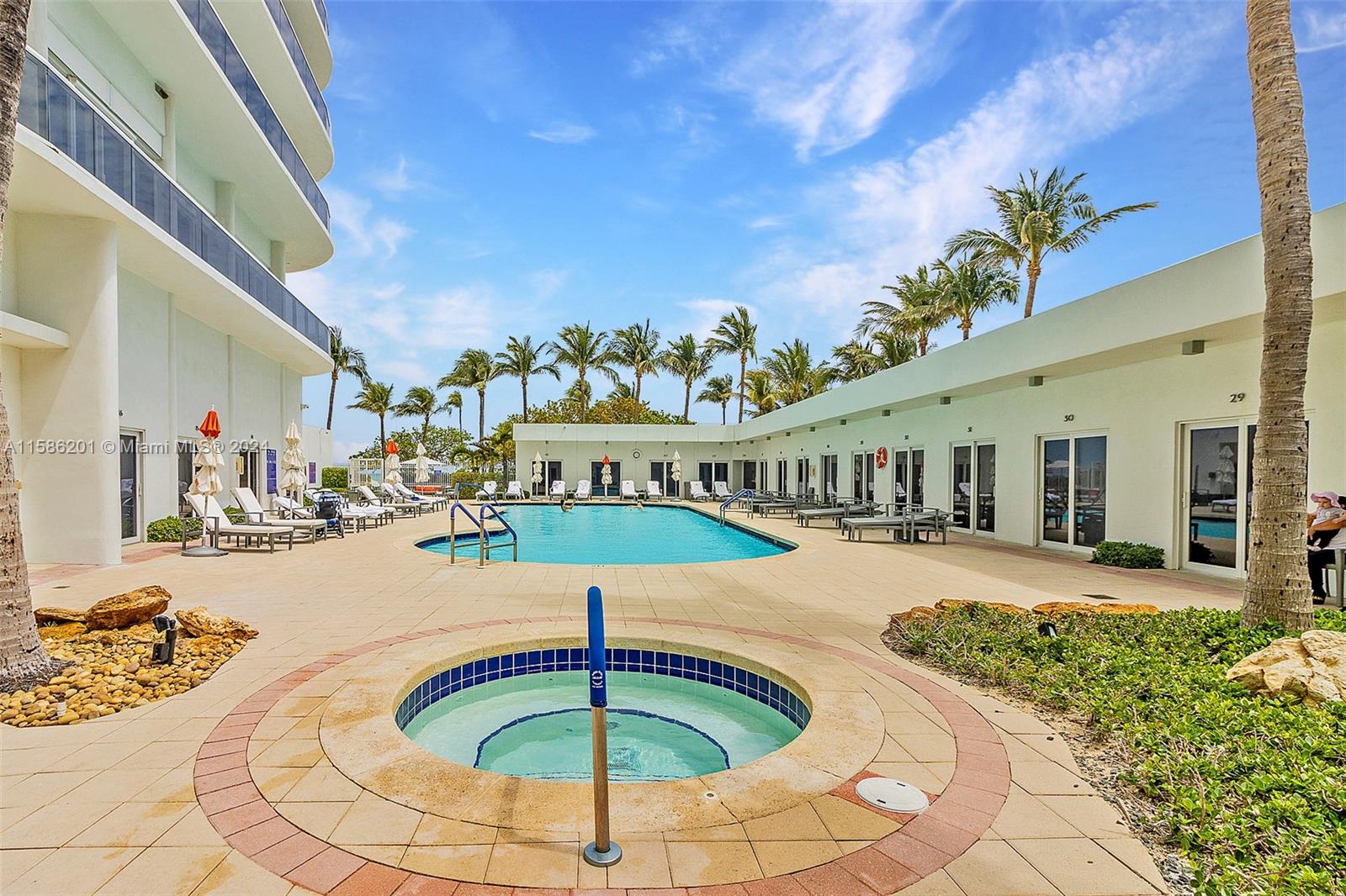 MAJESTIC TOWER - Residential