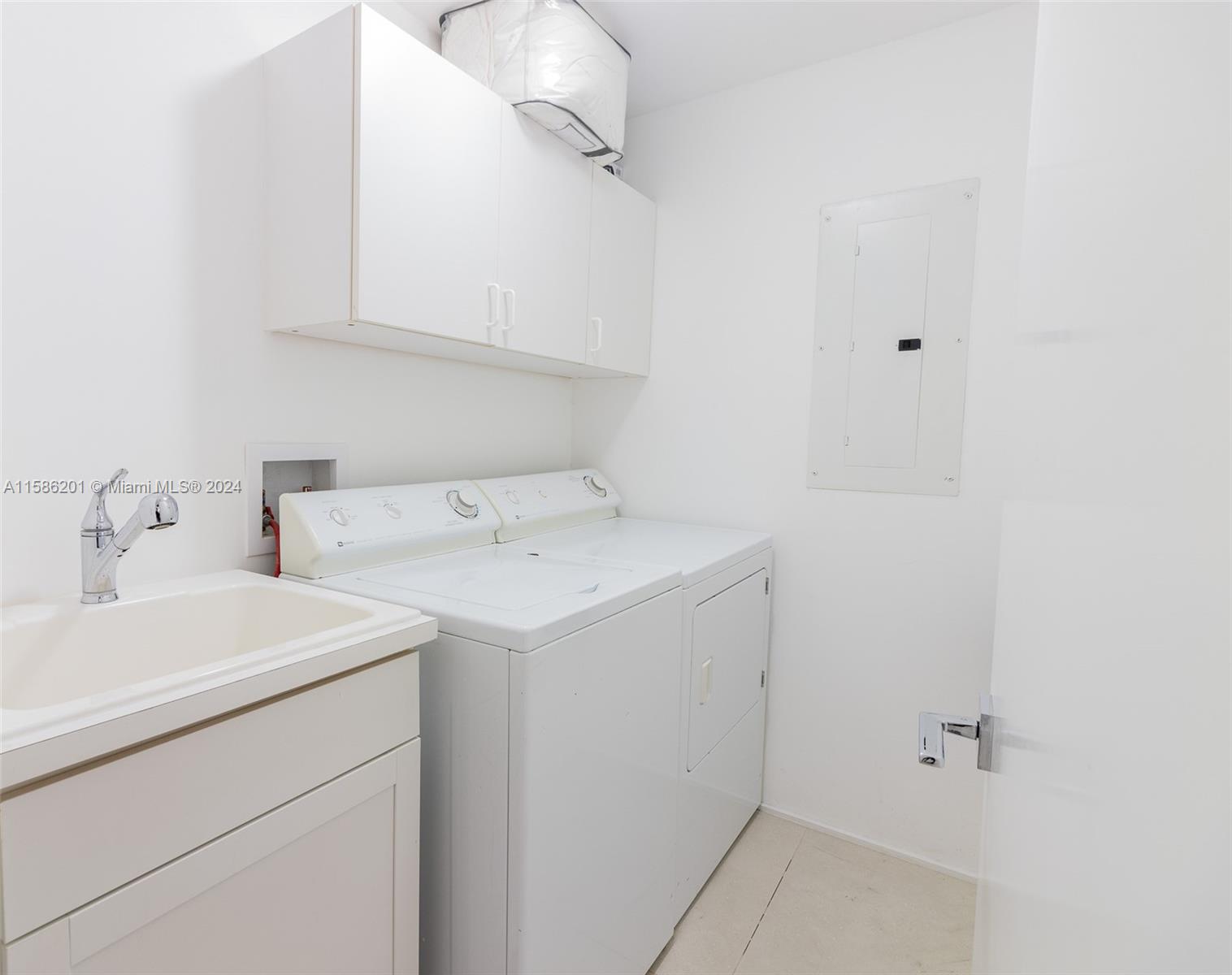 MAJESTIC TOWER - Residential