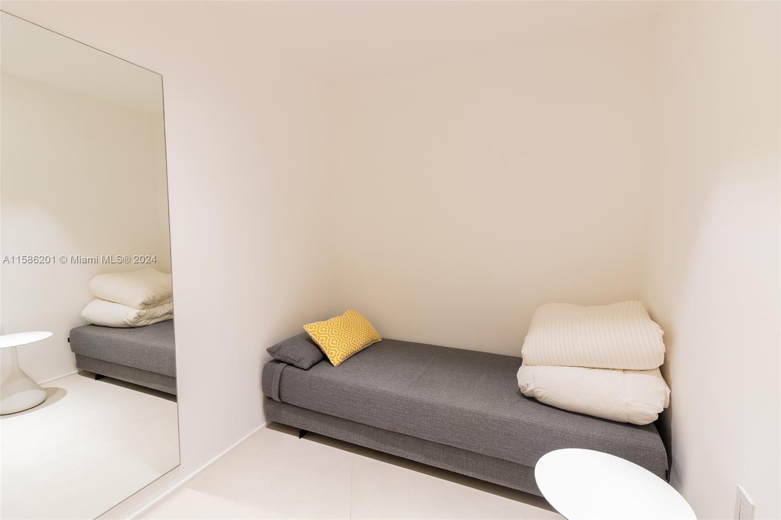 MAJESTIC TOWER - Residential