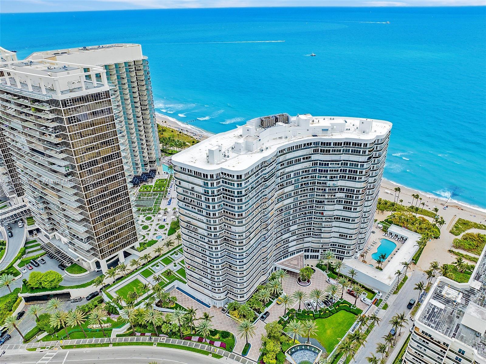 MAJESTIC TOWER - Residential