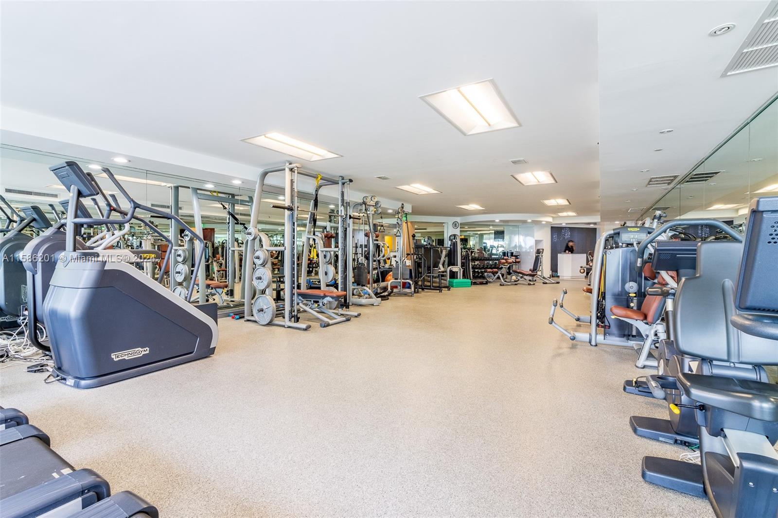 MAJESTIC TOWER - Residential