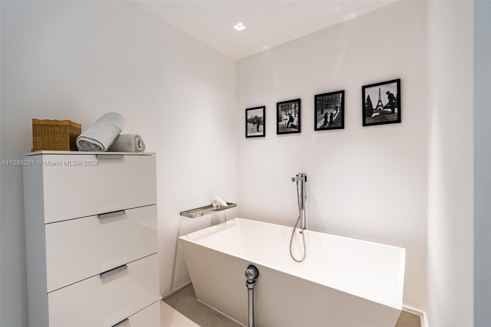 MAJESTIC TOWER - Residential