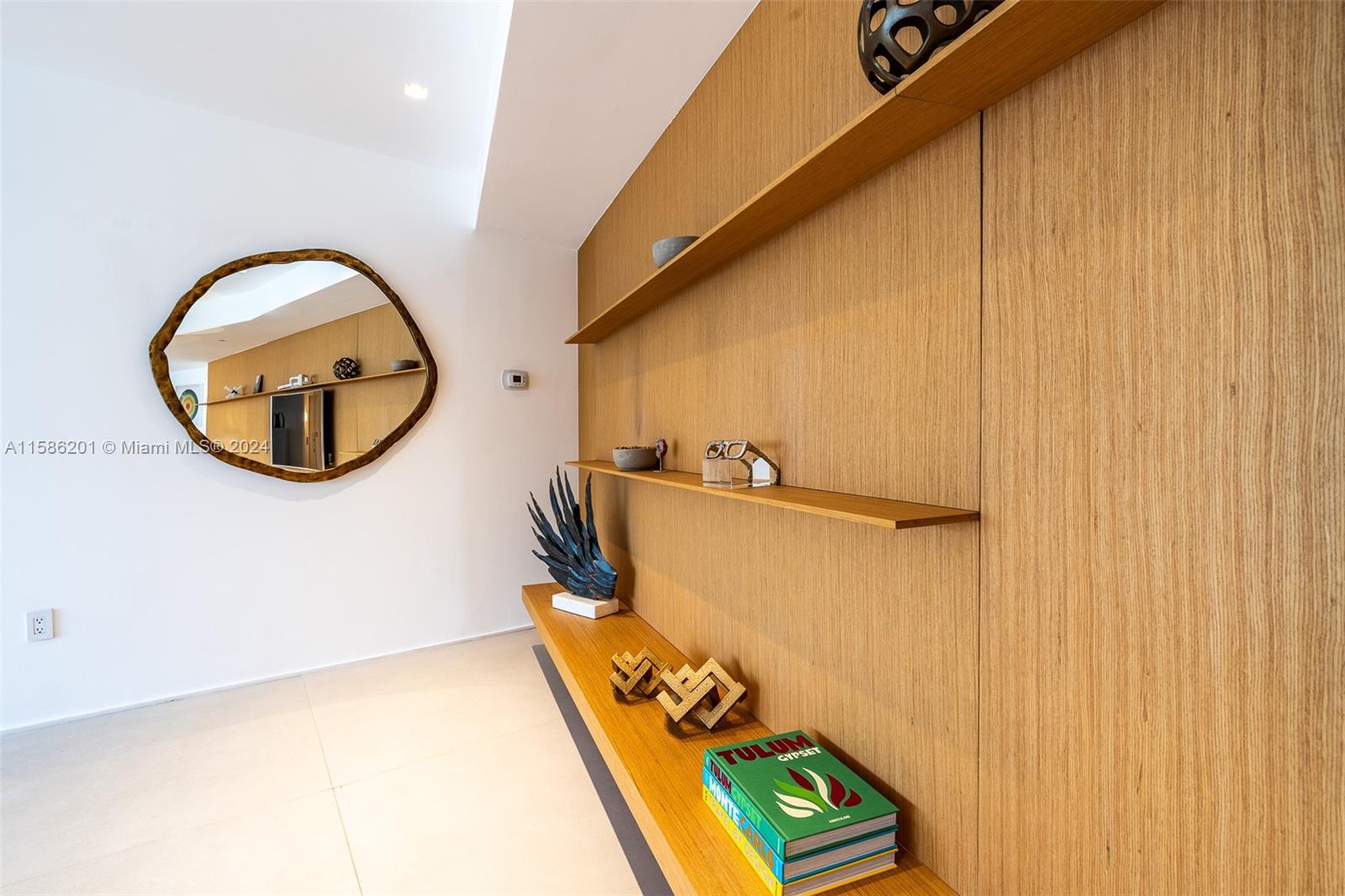 MAJESTIC TOWER - Residential