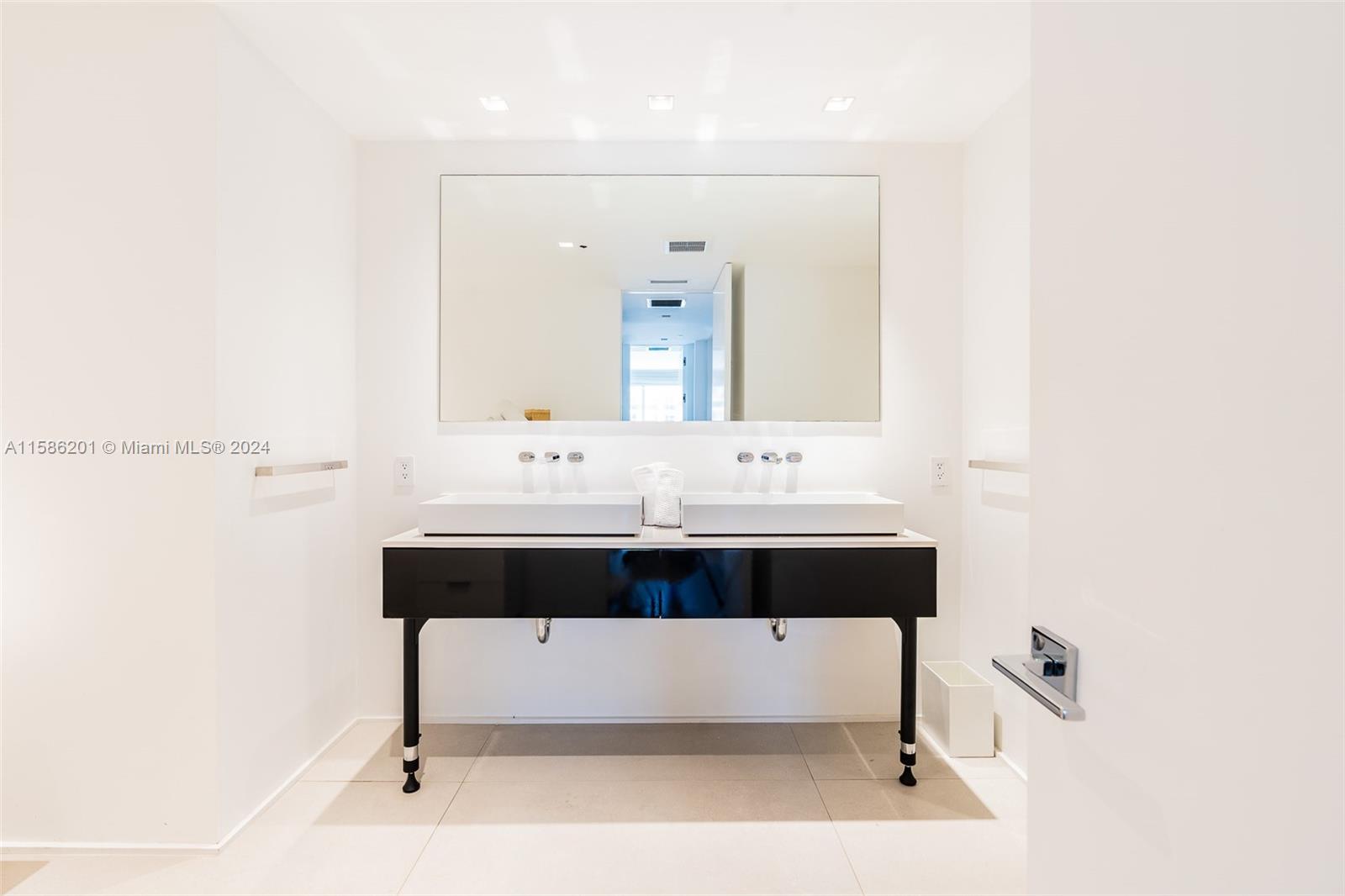 MAJESTIC TOWER - Residential