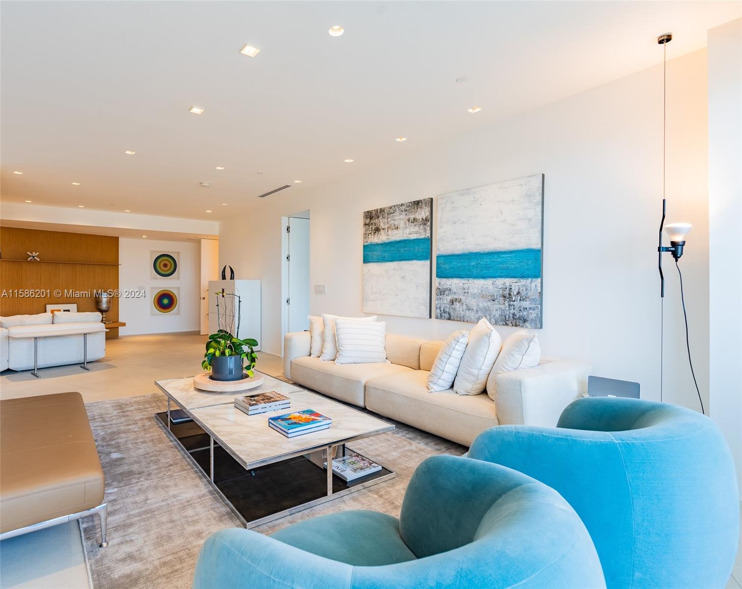 MAJESTIC TOWER - Residential