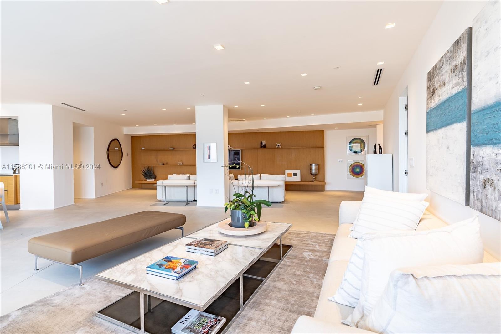 MAJESTIC TOWER - Residential