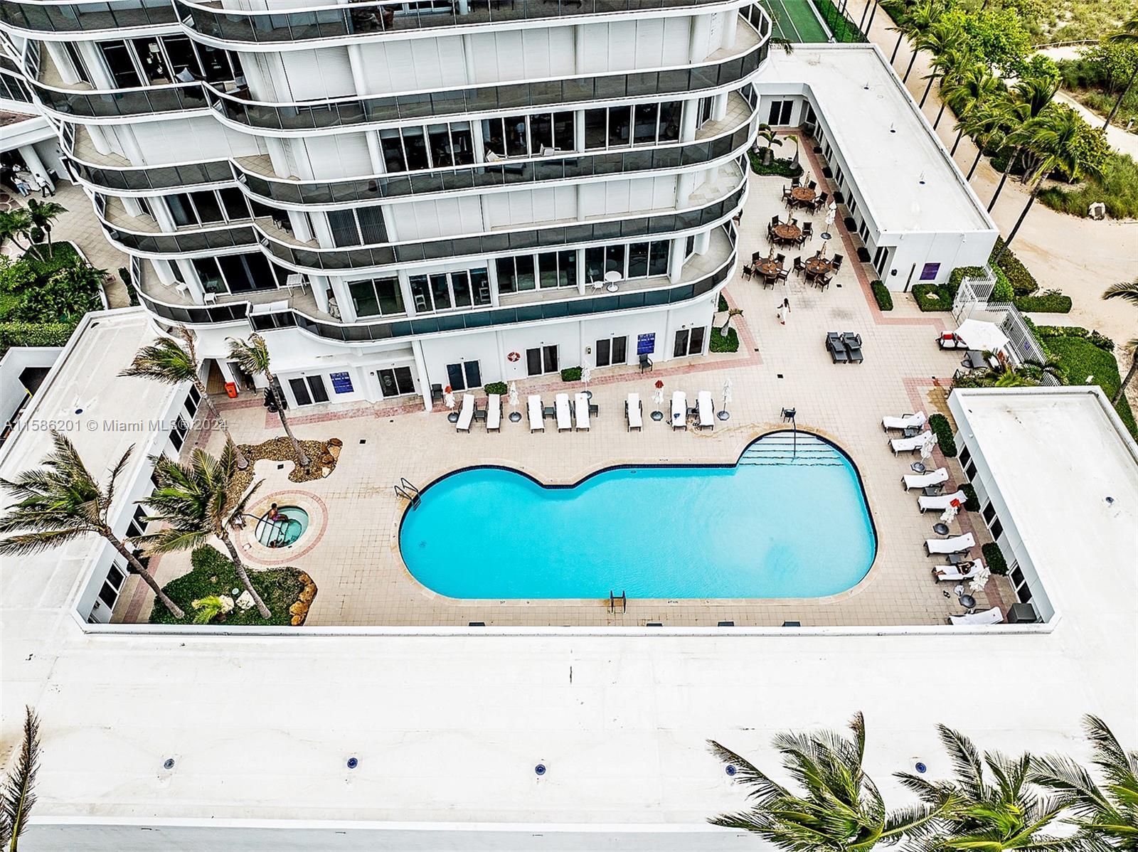 MAJESTIC TOWER - Residential