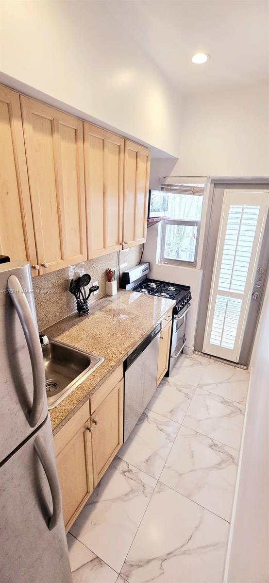 MANGROVE HOUSE CONDO - Residential