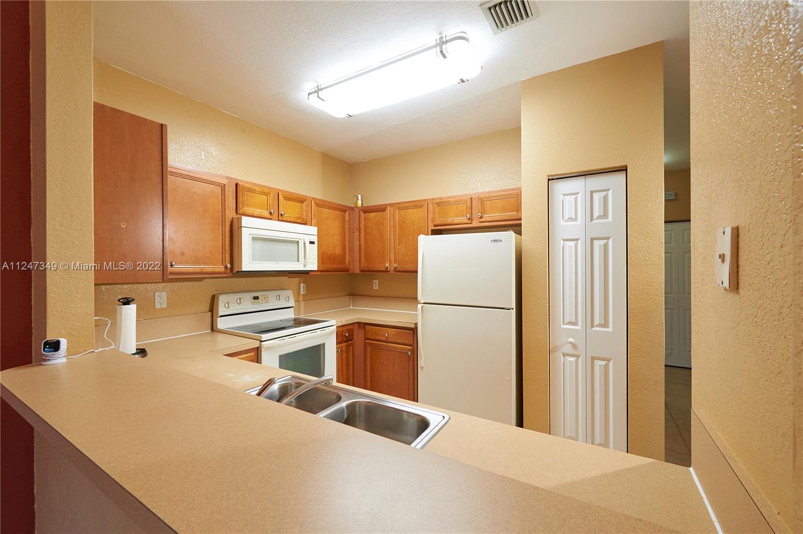 BANYAN BAY CONDO PH 11 - Residential