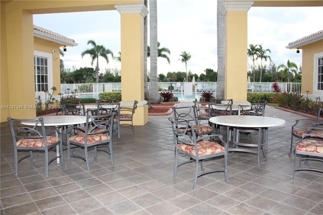 BANYAN BAY CONDO PH 11 - Residential