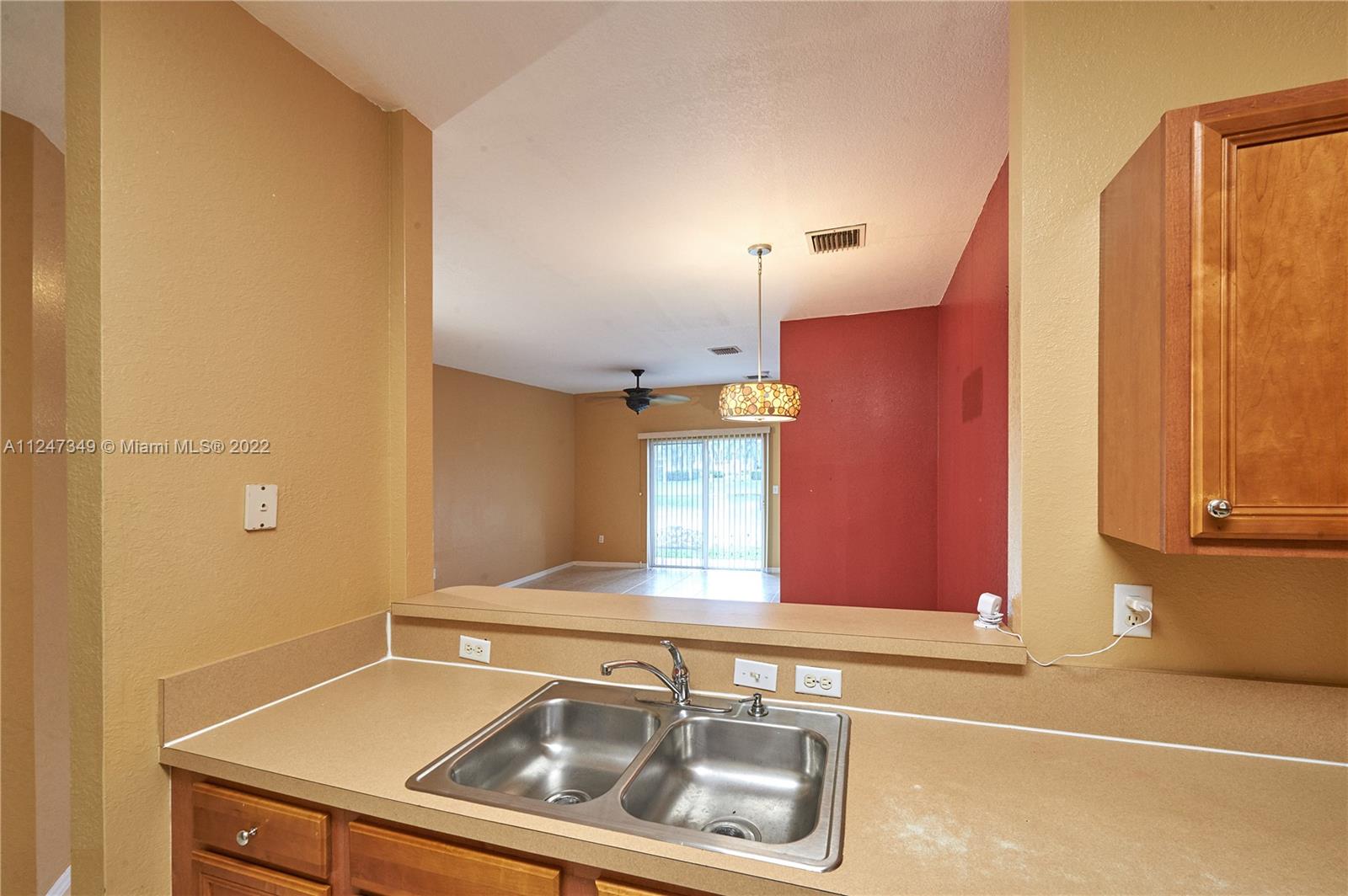 BANYAN BAY CONDO PH 11 - Residential