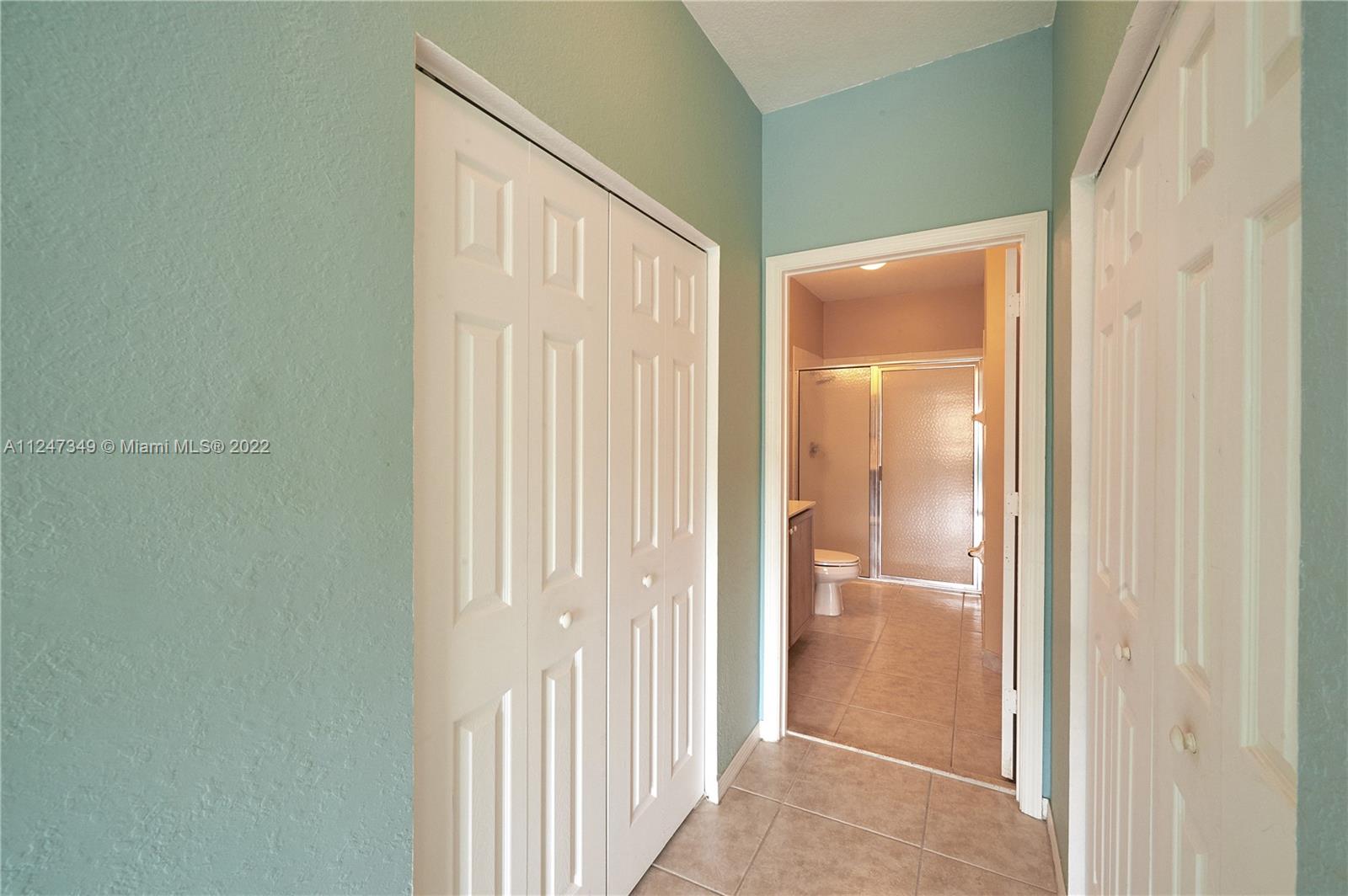 BANYAN BAY CONDO PH 11 - Residential