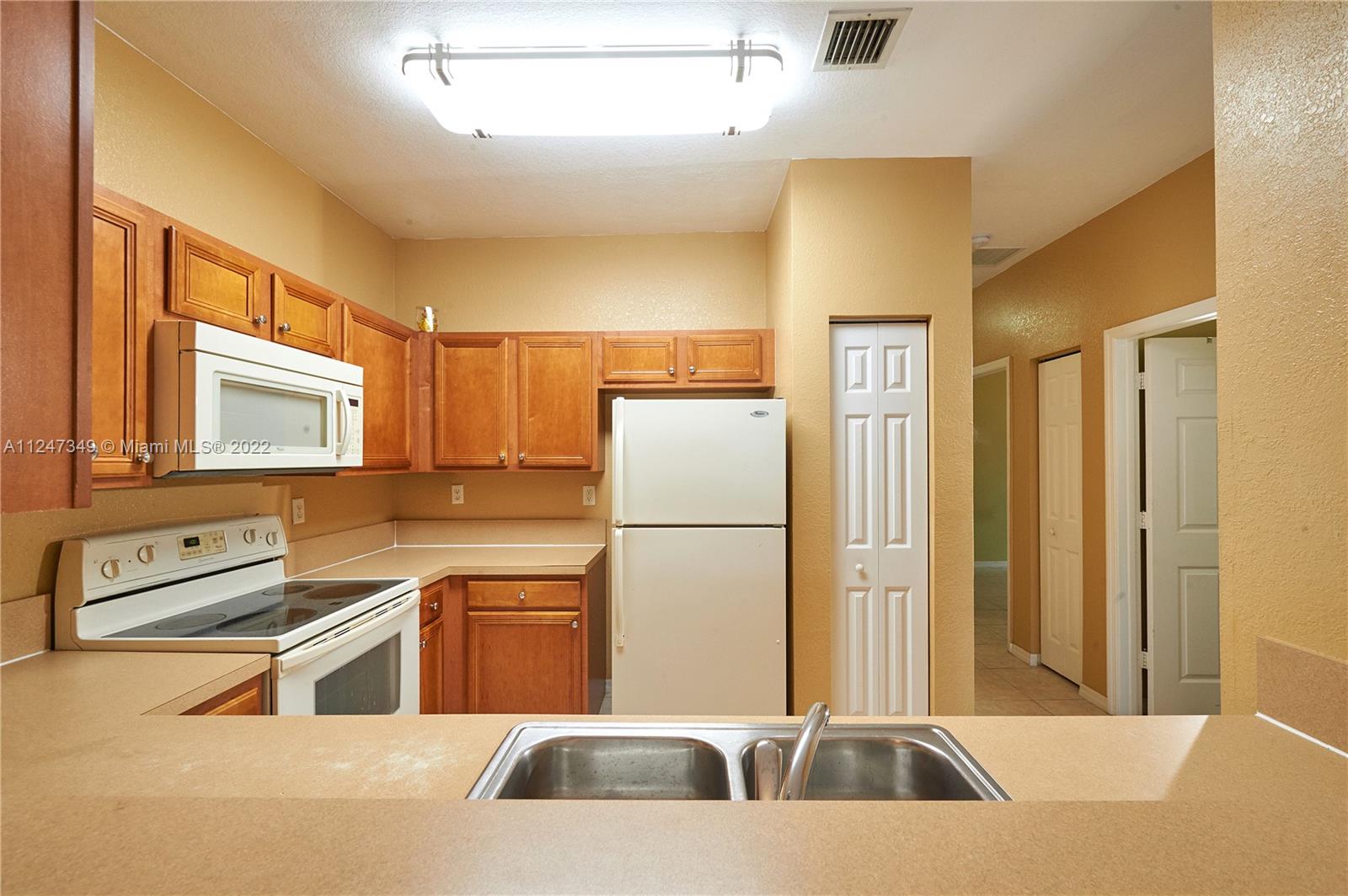 BANYAN BAY CONDO PH 11 - Residential