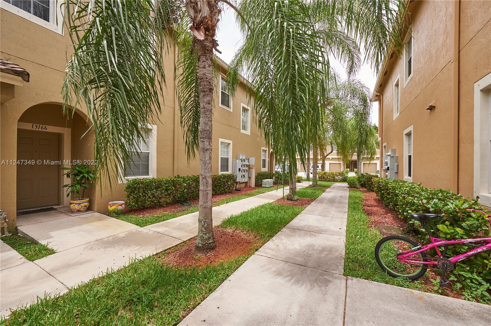 BANYAN BAY CONDO PH 11 - Residential