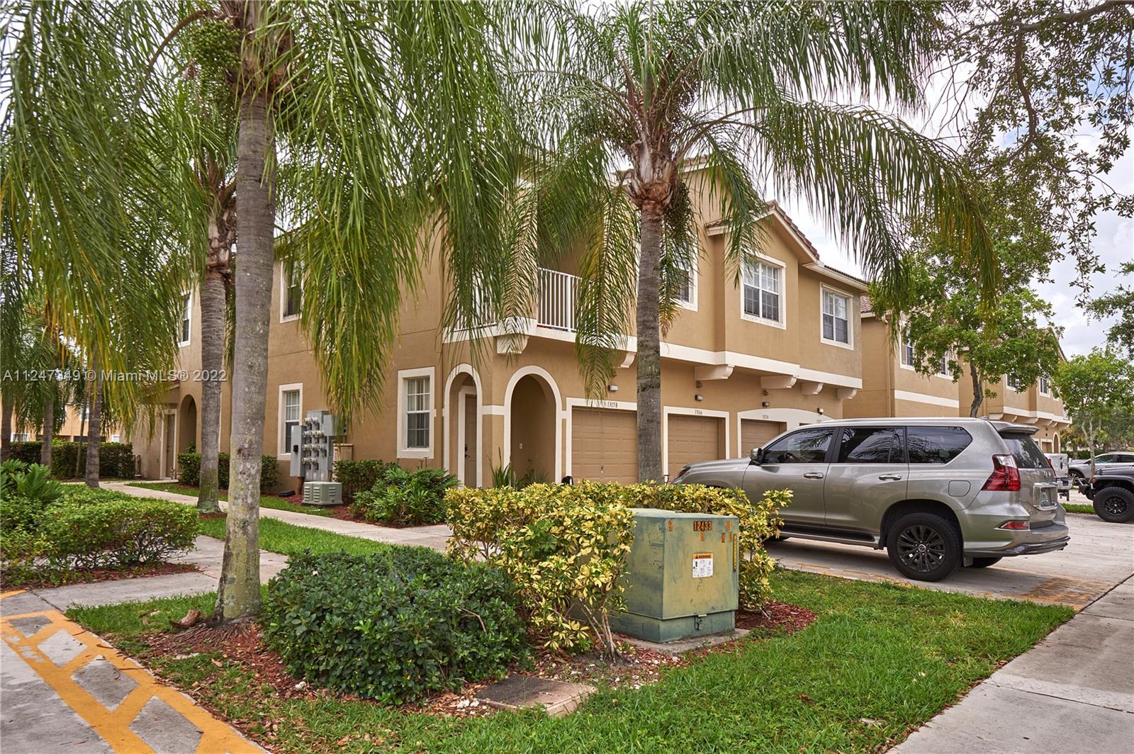 BANYAN BAY CONDO PH 11 - Residential