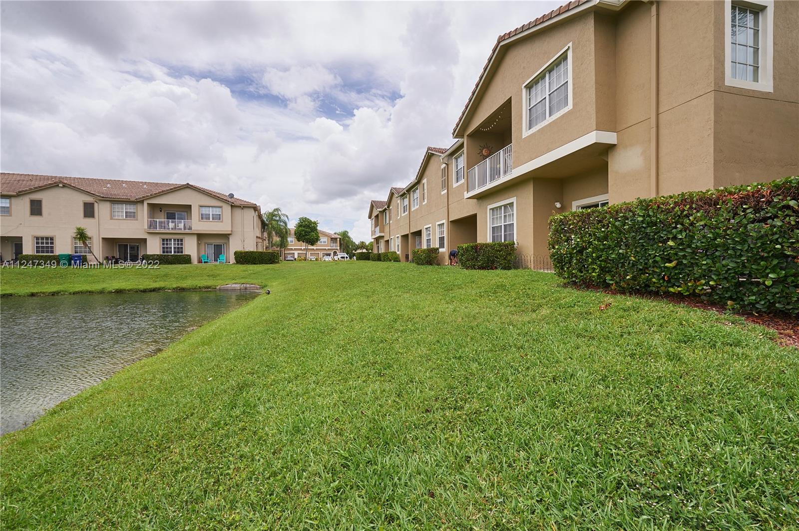 BANYAN BAY CONDO PH 11 - Residential