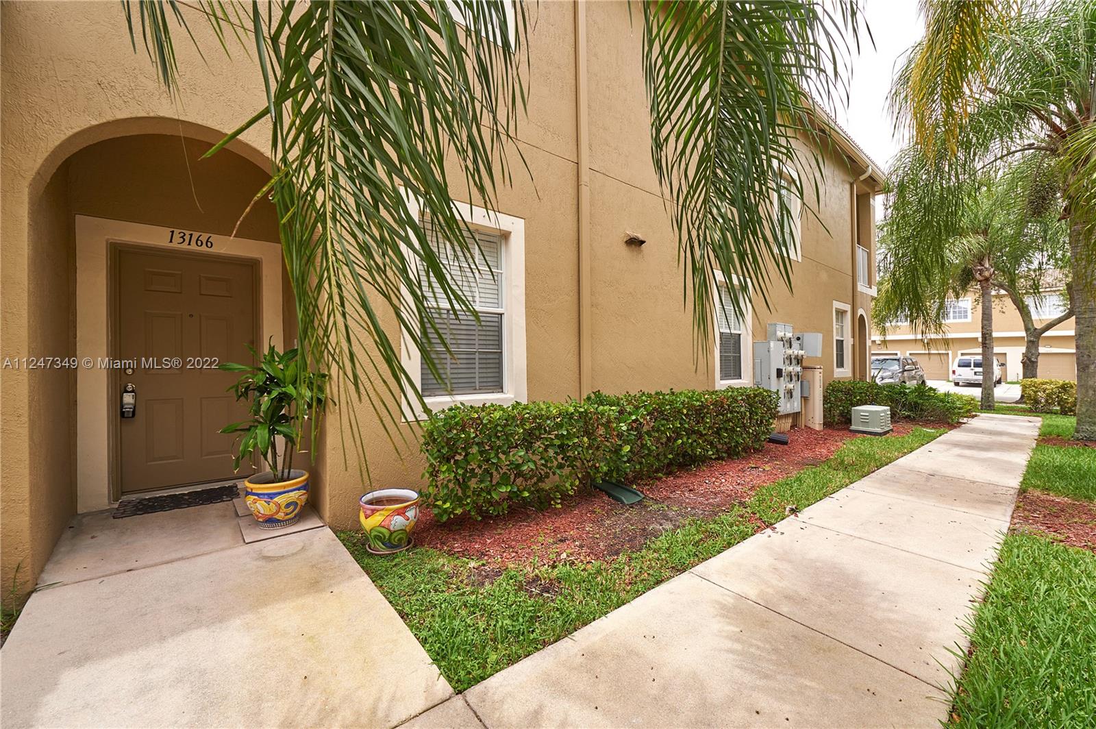 BANYAN BAY CONDO PH 11 - Residential