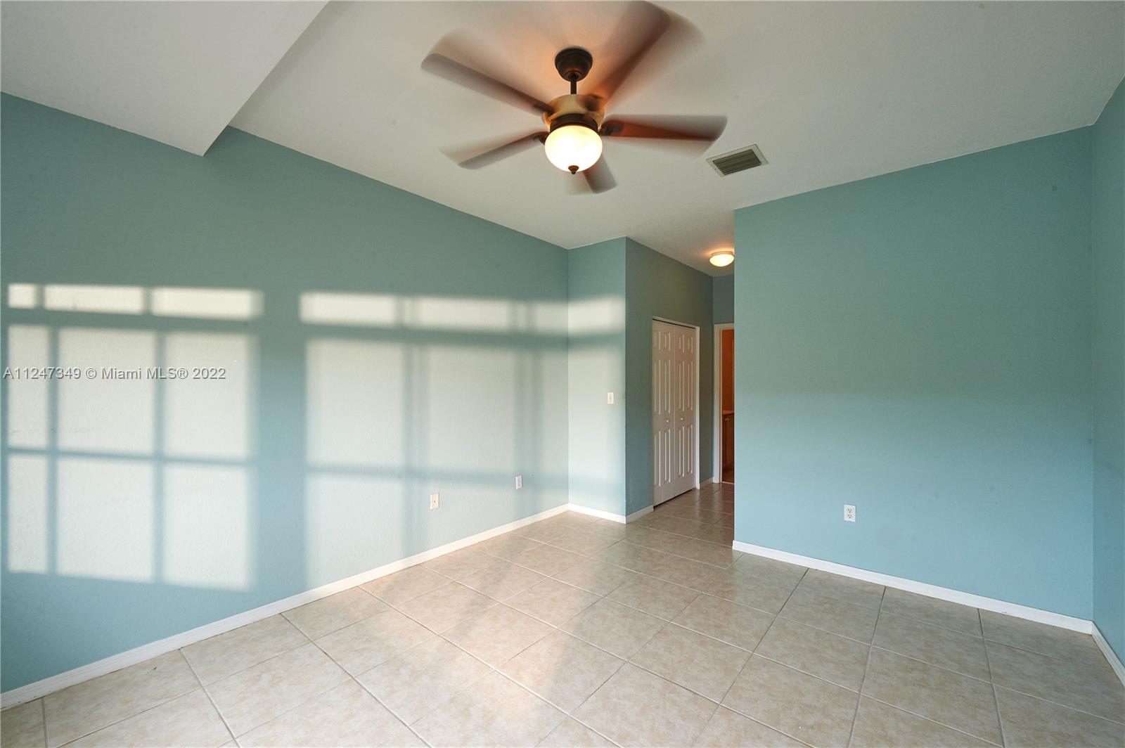 BANYAN BAY CONDO PH 11 - Residential