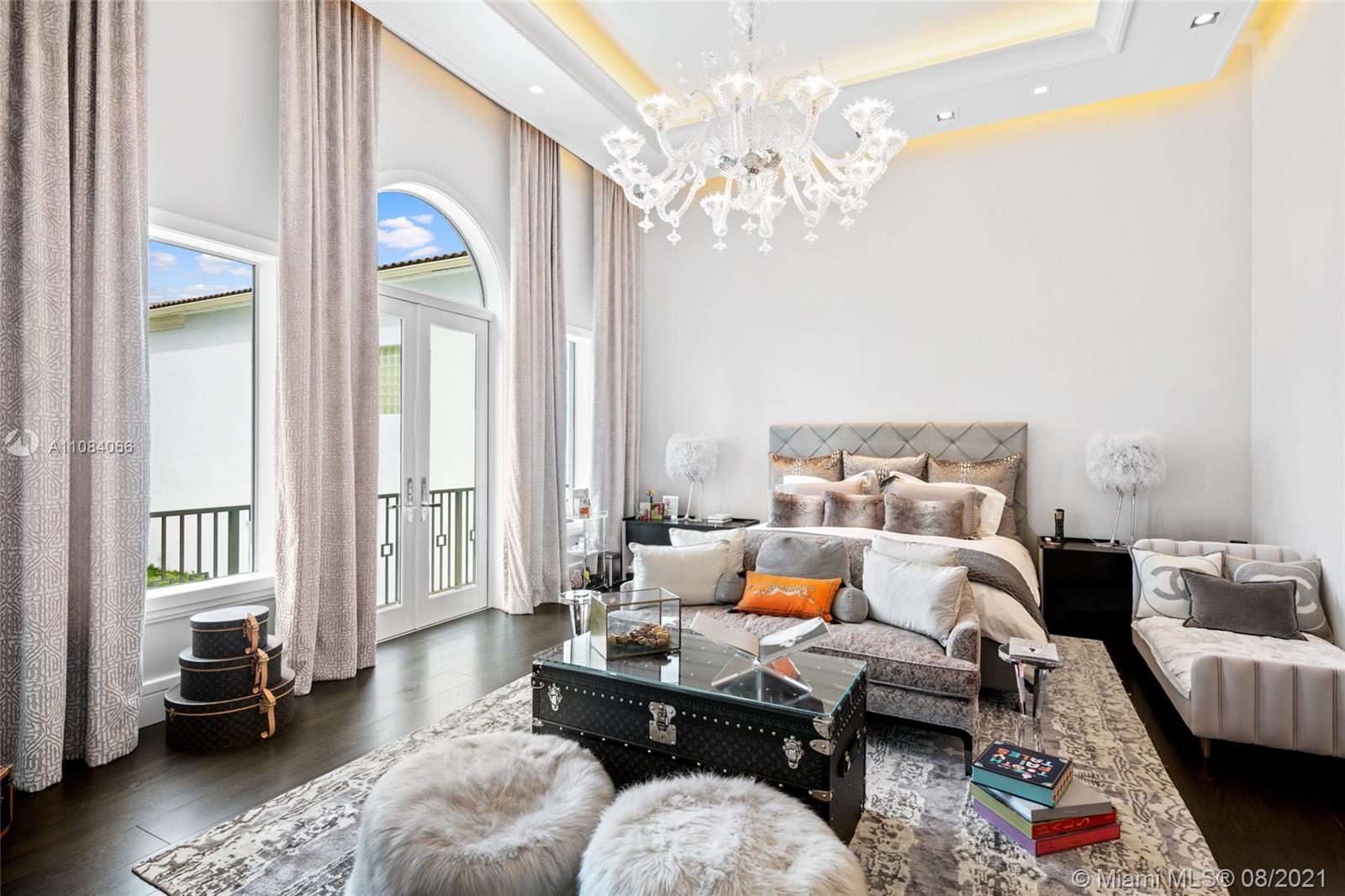 ISLAND ESTATES - Residential