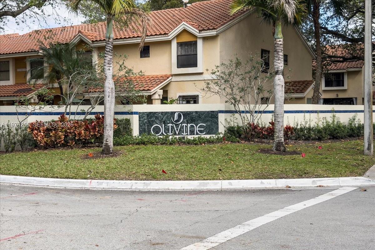 3814 Coral Tree Cir 3814