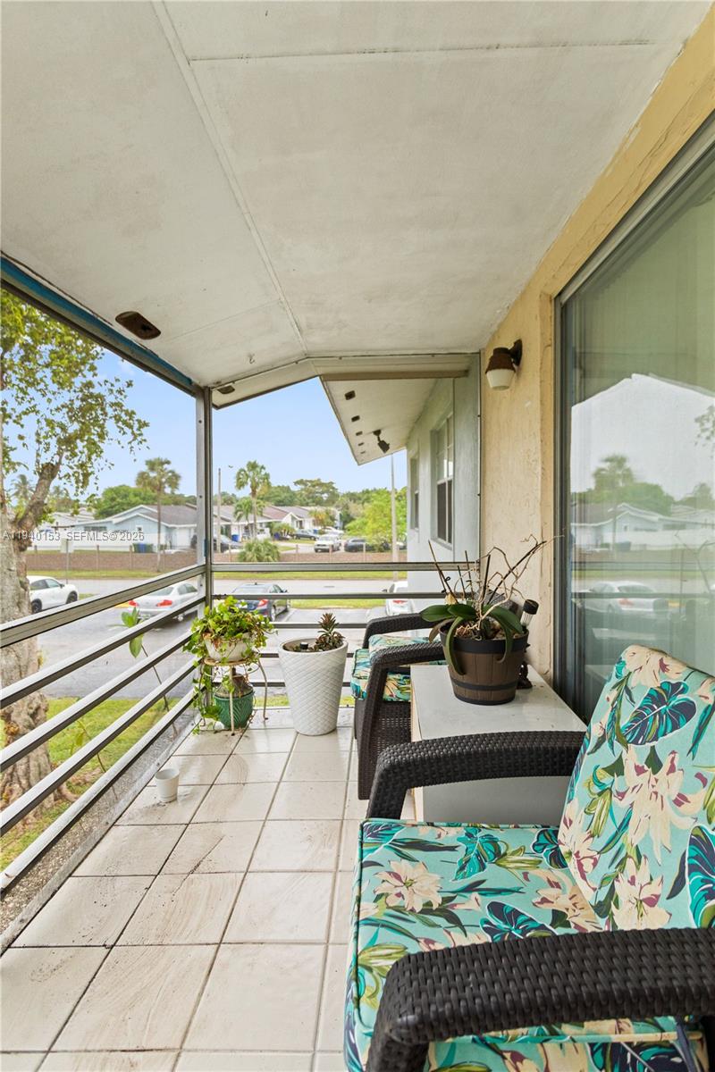 LAURELS AT MARGATE CONDO - Residential