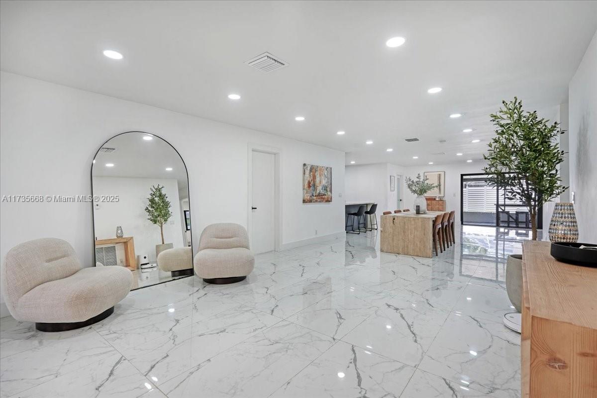 205 SE 3rd Ave