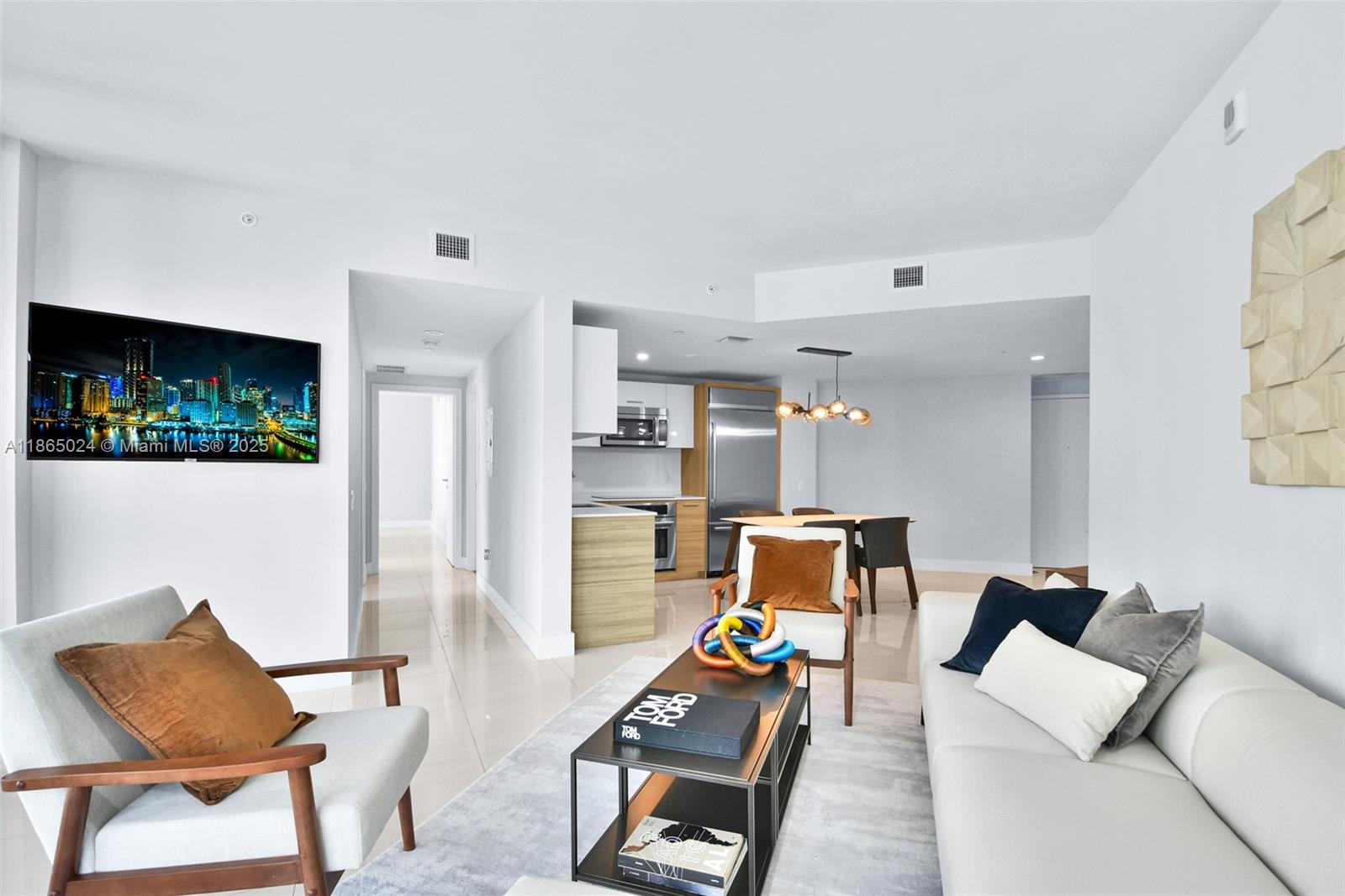 Amazing 2-bedroom 2-bathroom unit beautifully furnished with contemporary furniture, a spacious balcony with skyline and water views, a modern kitchen with stainless steel appliances, and state-of-the-art amenities. The building is located in the heart of Brickell, walking distance from restaurants, Brickell City Centre Mall, and more...