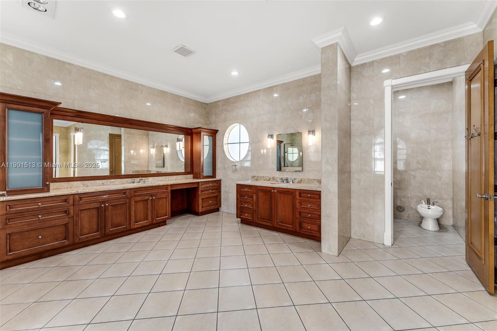 HI END GEN X ESTATE - Residential