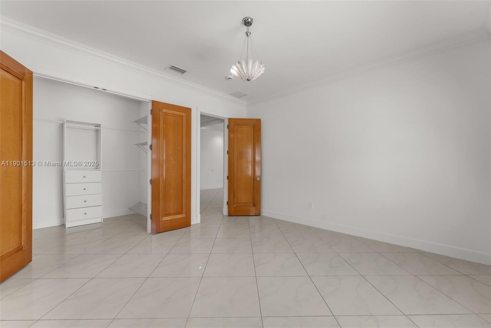 HI END GEN X ESTATE - Residential