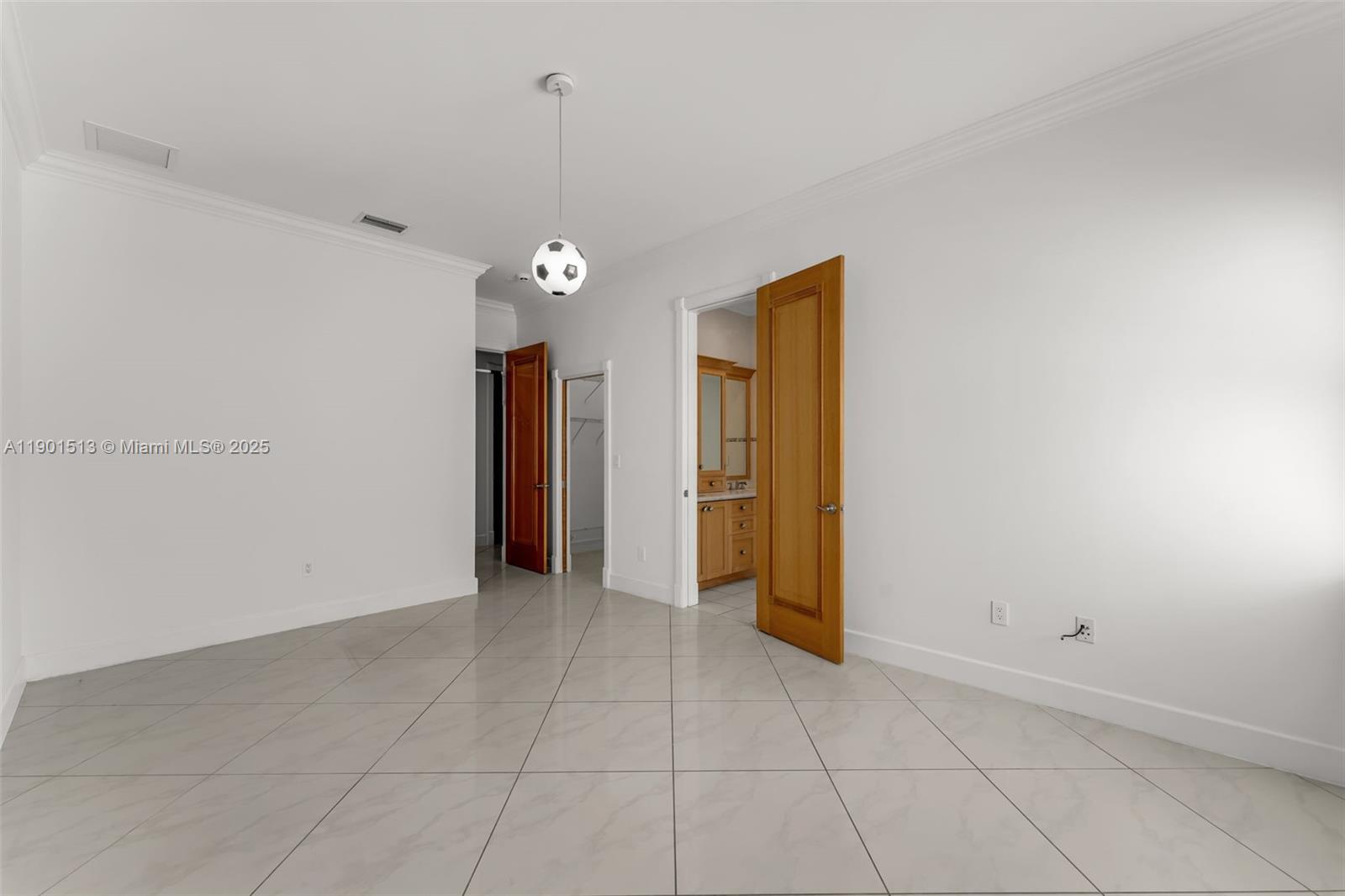 HI END GEN X ESTATE - Residential