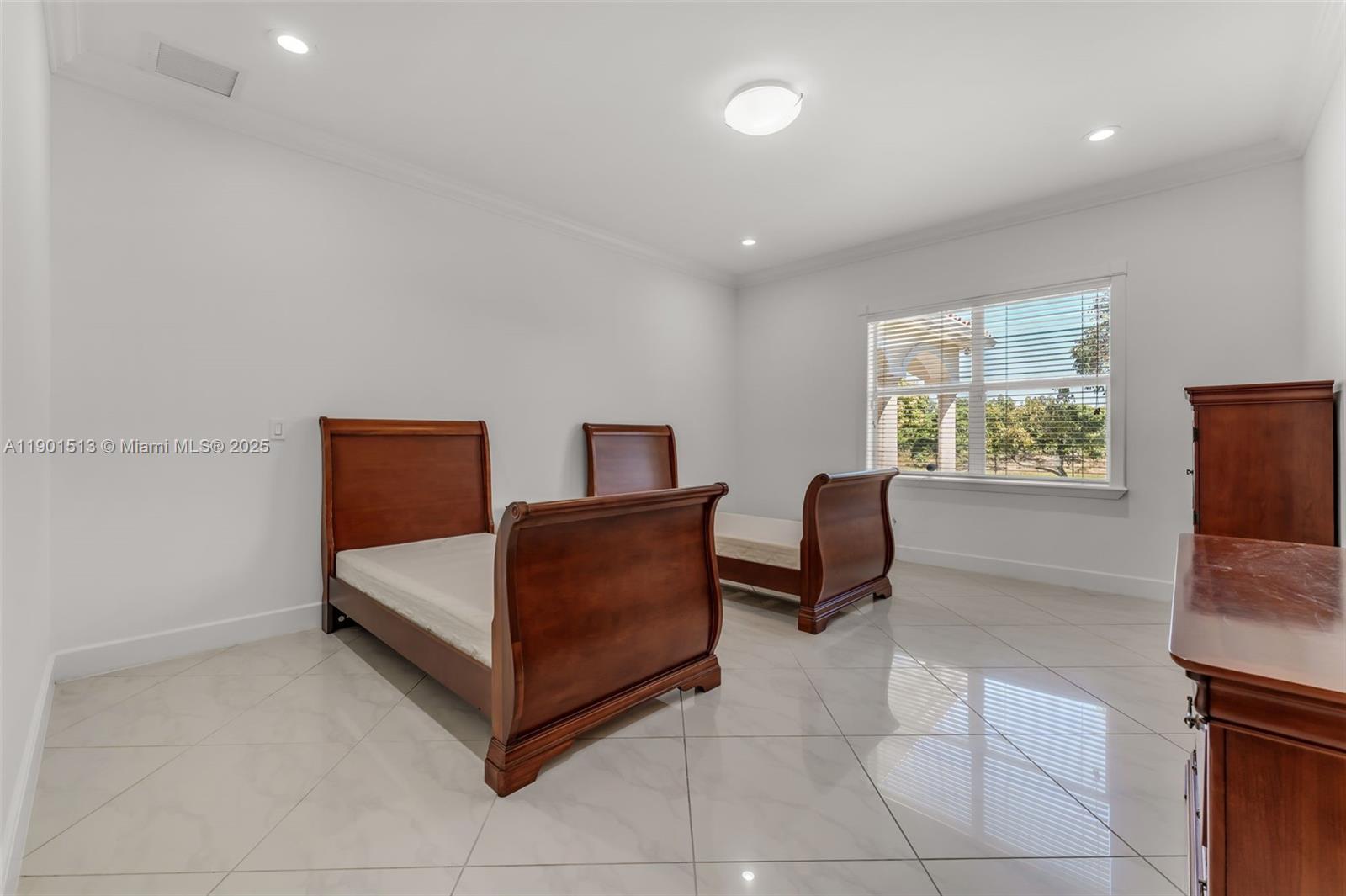 HI END GEN X ESTATE - Residential