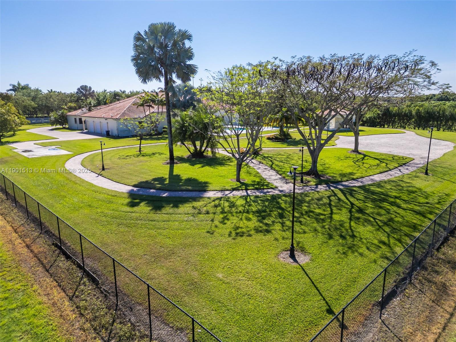 HI END GEN X ESTATE - Residential