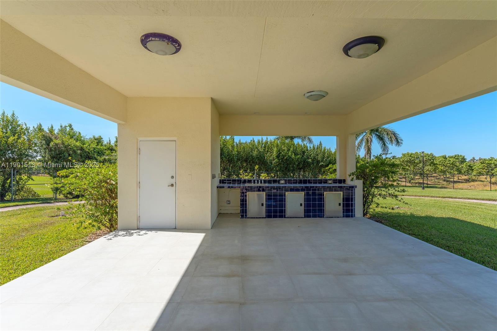 HI END GEN X ESTATE - Residential