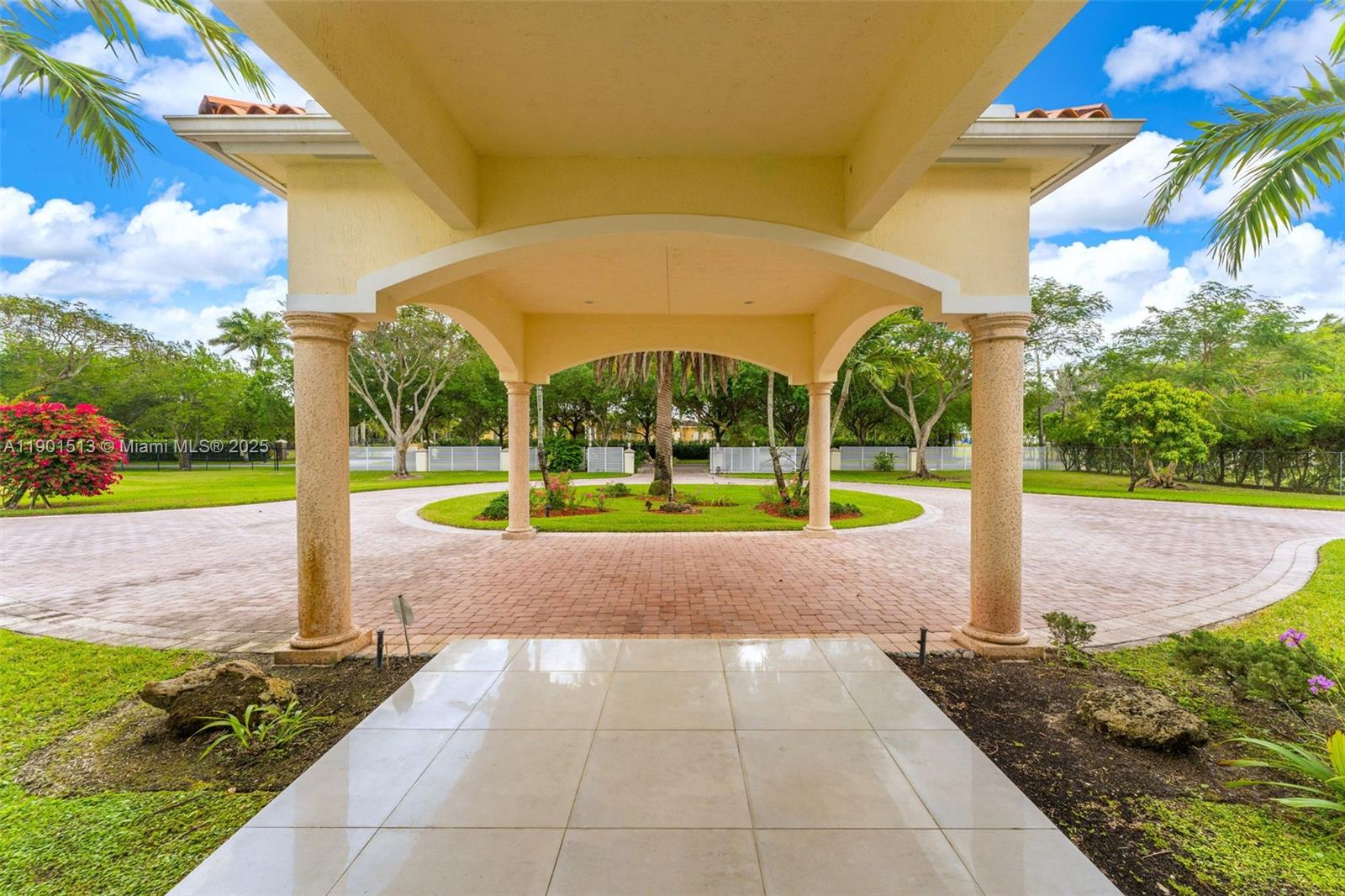 HI END GEN X ESTATE - Residential