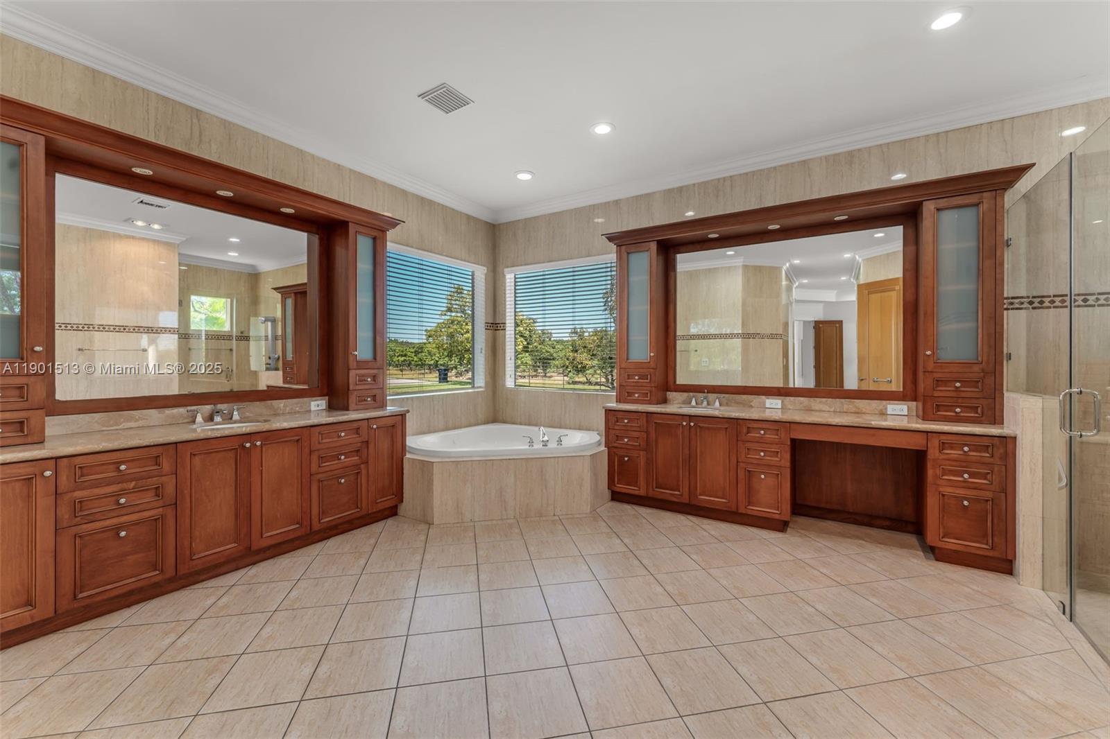 HI END GEN X ESTATE - Residential