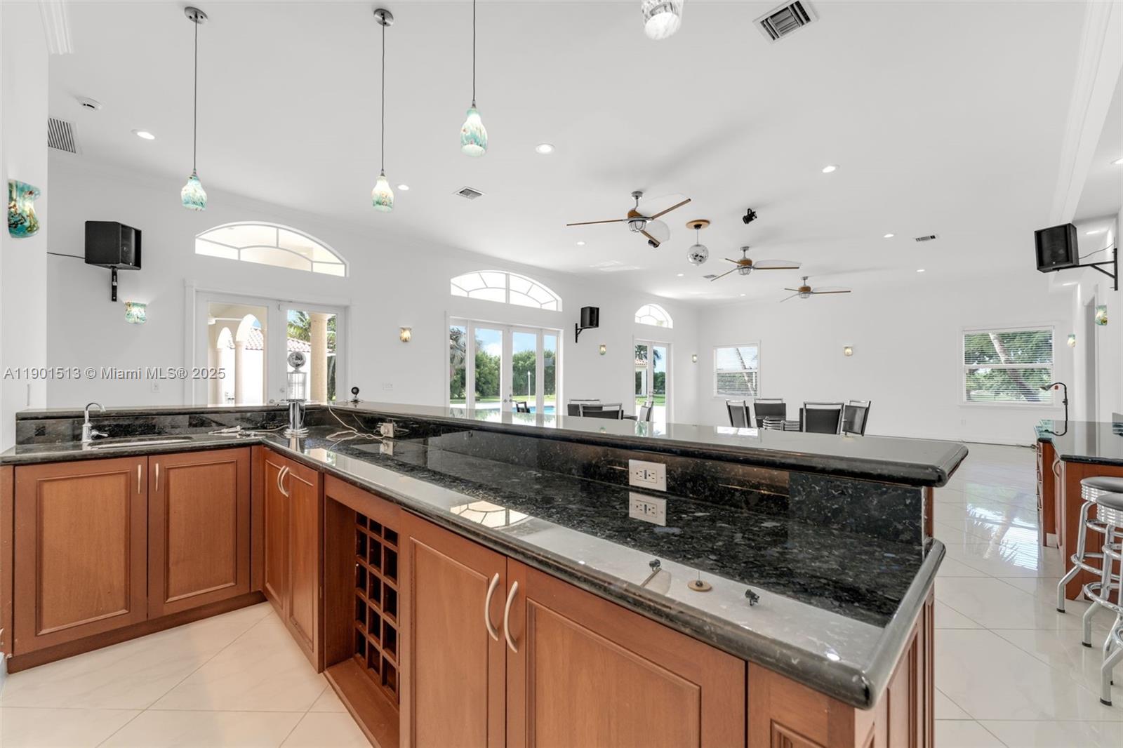 HI END GEN X ESTATE - Residential