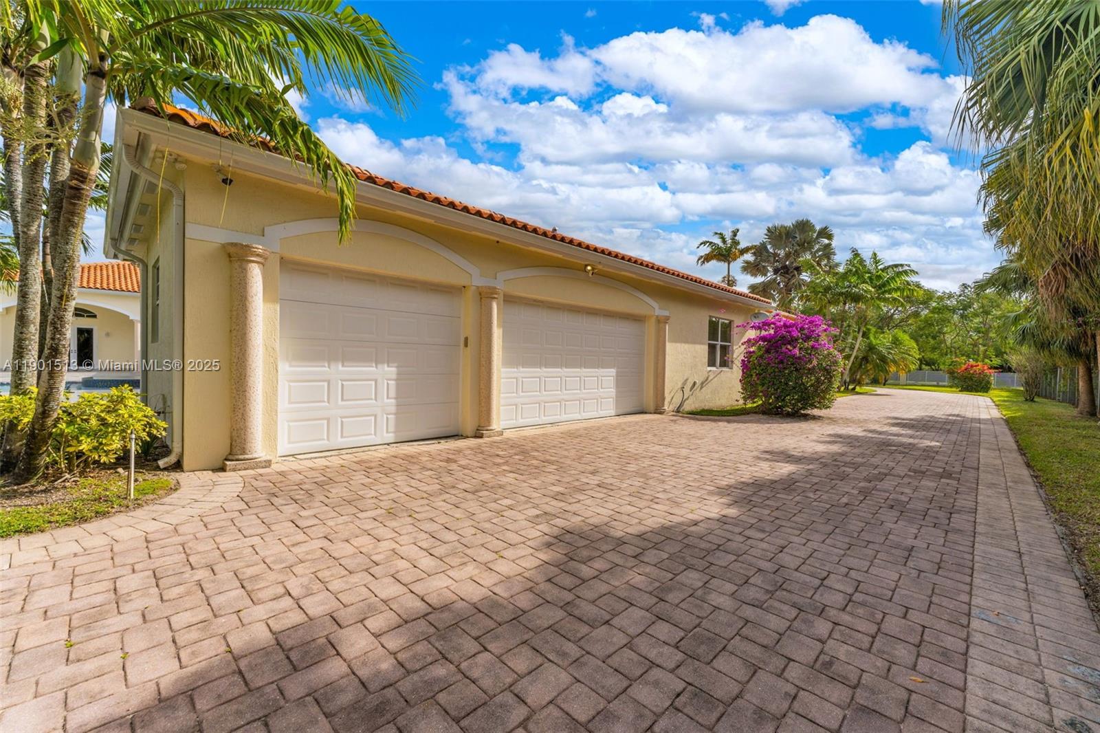 HI END GEN X ESTATE - Residential