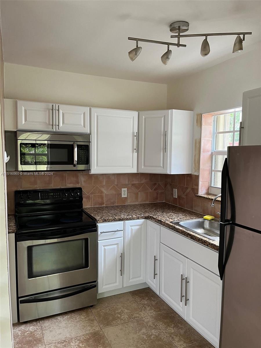 GRAPELAND - Residential Lease